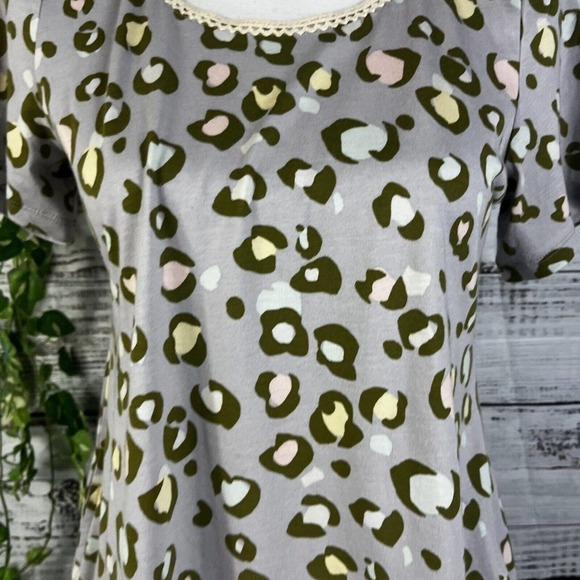 Lori Goldstein LOGO Top Tunic size Extra Small Lilac Green Leopard Pockets Slim - Picture 8 of 13